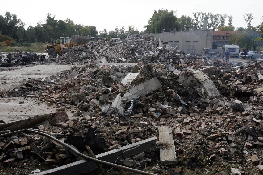 Legnica: AMW burzy budynki i dzieli działki