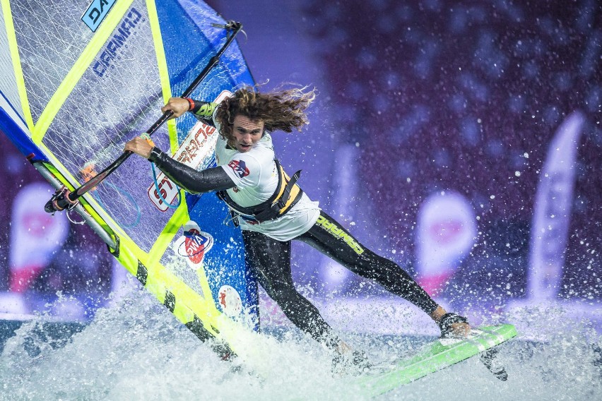 Windsurfing na Narodowym. Zobacz wodne atrakcje! [ZDJĘCIA]