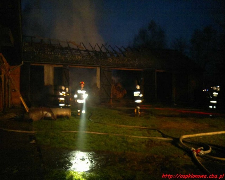 Pożar stodoły w gminie Klonowa. Akcja trwała prawie 10...