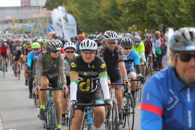 Prawie pięć tysięcy zawodników wystartowało na czterech dystansach podczas piątej edycji imprezy Skoda Poznań Bike Challenge. Nowa trasa ze startem i metą w okolicach Stadionu Miejskiego może przypadła do gustu uczestnikom, ale nie mieszkańcom podpoznańskich miejscowości. Z taką falą krytyki i niezadowolenia dotychczas organizatorzy się jeszcze nie spotkali...

Zobacz kolejne zdjęcie --->