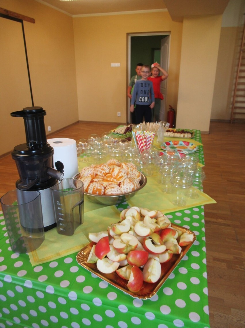 Zespół Szkół Publicznych w Karminie realizuje projekt "Dobrze jemy ze szkołą na widelcu"