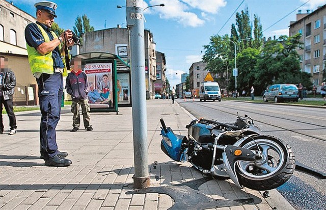 Skuterem jechało dwóch chłopców. Obaj trafili do szpitala.