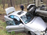 Straszny wypadek między Żarami, a Nowogrodem. Zderzyły się 3 auta. Są ranni. Poszkodowaną kobietę zabrał śmigłowiec LPR