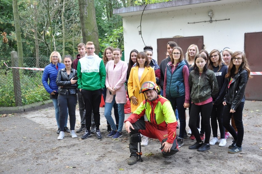 Pokaz arborystyczny w szkole rolniczej w Zduńskiej Dąbrowie [ZDJĘCIA]