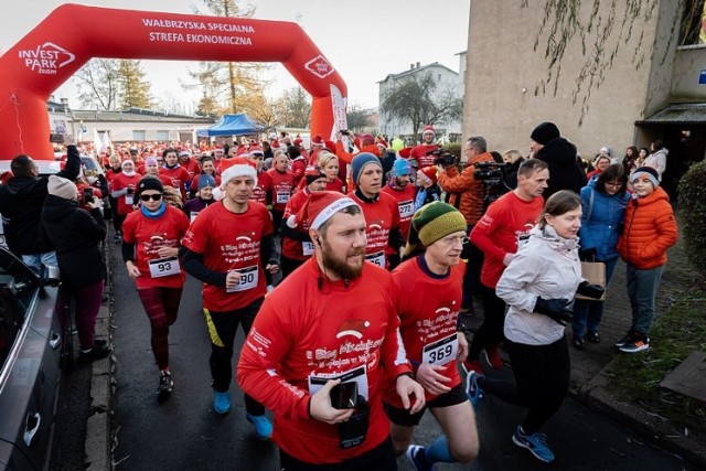 III Mikołajowy Bieg dla Hospicjum w grudniu 2022 pokazał jak bardzo popularne są w Wałbrzychu imprezy charytatywne na rzecz hospicjum. Majowe wydarzenia sportowe mają szansę również zdobyć serca biegaczy amatorów i zjednać sobie grupę wielbicieli Nordic Walkingu.