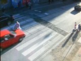 Potrącenie pieszego w Gliwicach: Samochód uderzył w 65-latka na pasach [WIDEO]