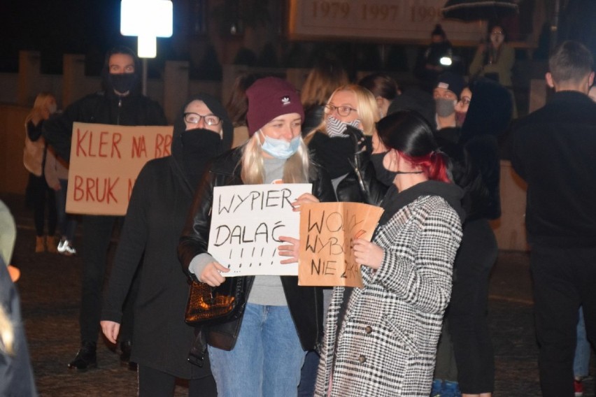 "Gniezno nie stoi, biskupów się nie boi" - protest...