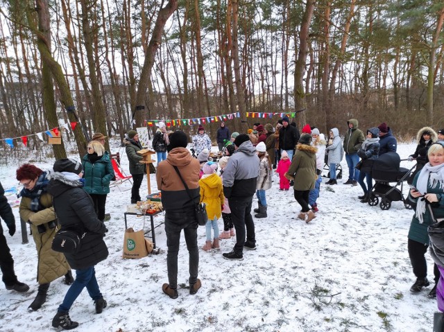 Akcja dokarmiania ptaków organizowana przez Aktywny Golub-Dobrzyń i radną Dominikę Piotrowską dostarczyła wiele radości