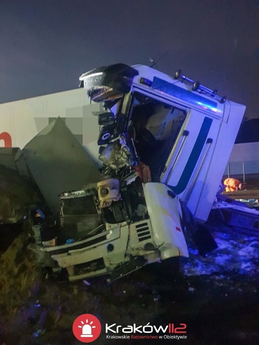 Karambol na A4. Wypadek przy węźle Bieżanów. Na autostradzie w kierunku Katowic były wielkie utrudnienia