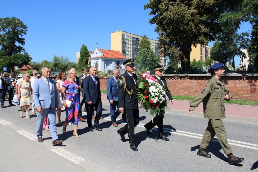 Święto Wojska Polskiego w Ostrowcu Świętokrzyskim. Złożono wieńce u stóp pomnika marszałka Piłsudskiego. Zobaczcie zdjęcia
