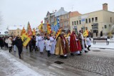 Trzej Królowie przeszli ulicami Szamotuł! Tłumy mieszkańców uczestniczyły w Orszaku Trzech Króli 2024 [ZDJĘCIA]