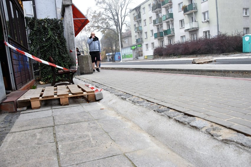 Różnica poziomów pomiędzy nowym i starym chodnikiem