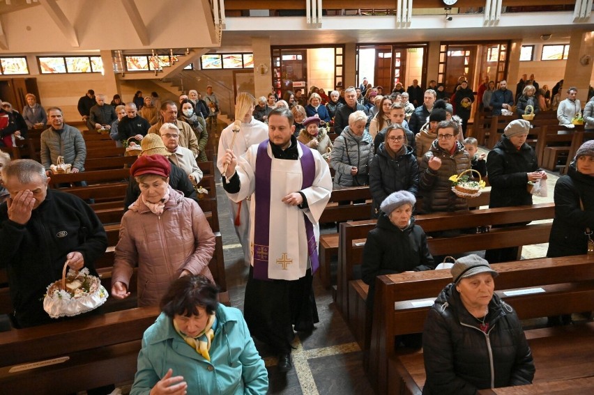 W Wielką Sobotę, 16 kwietnia, mieszkańcy tradycyjnie...