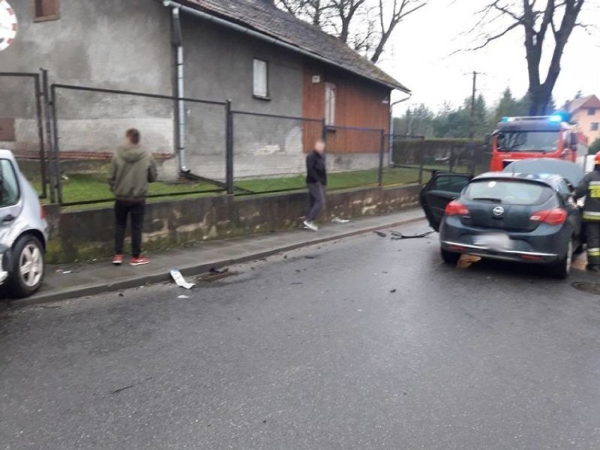 Wypadek na ul. Dąbrówki. Dwie osoby trafiły do szpitala