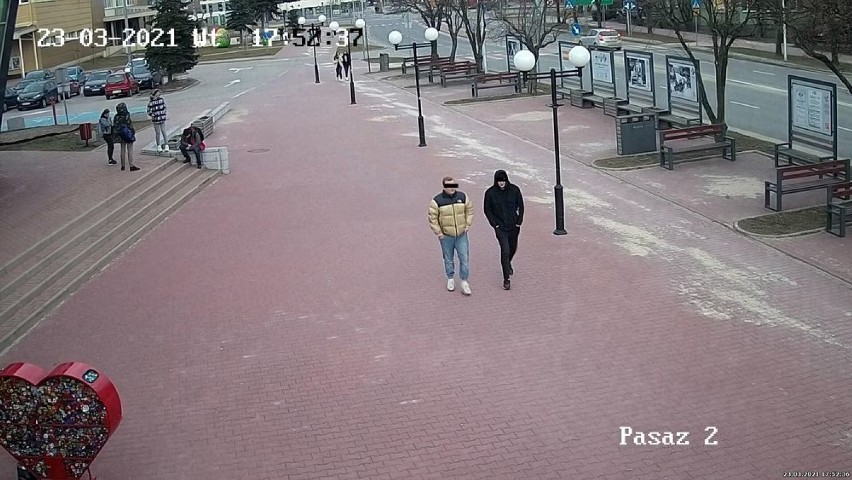 Kamery monitoringu w Opocznie zarejestrowały mieszkańców, którzy nie noszą masek ZDJĘCIA