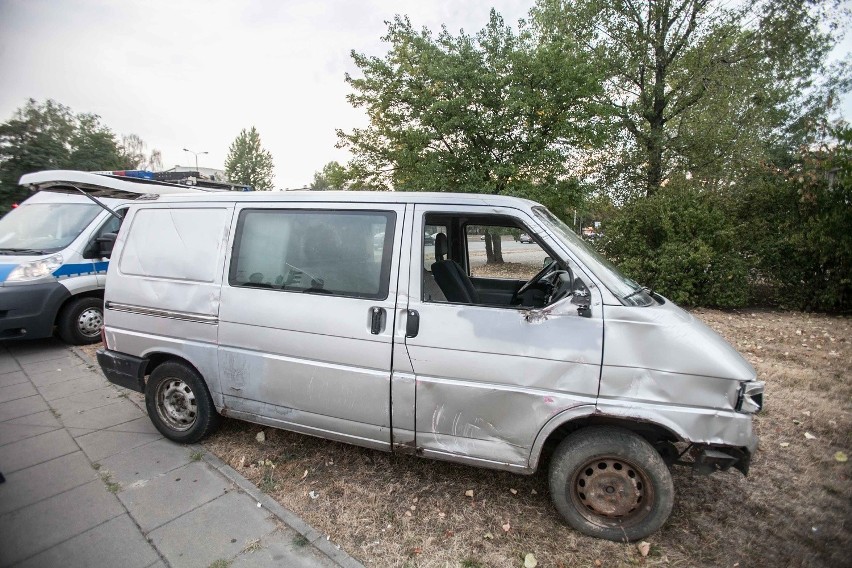 Kierowca volkswagena transportera najprawdopodobniej stracił...