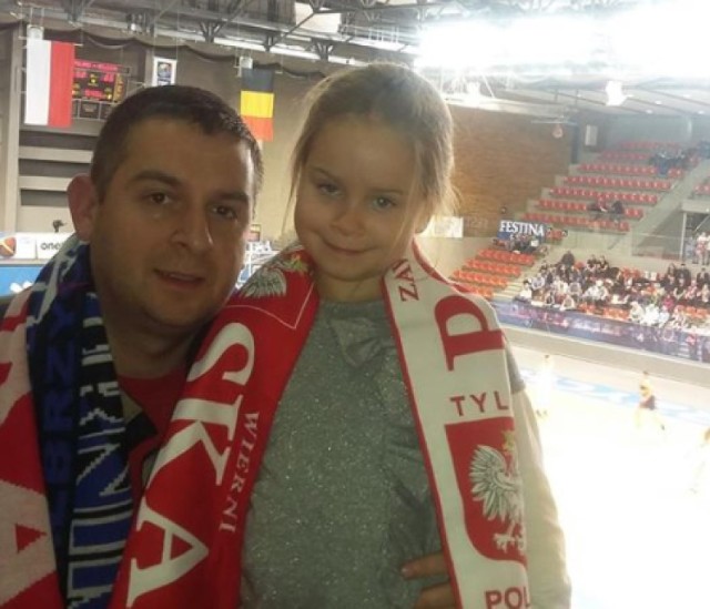 Pan Mirosław z córką Natalią chętnie kibicują zawodnikom z Wałbrzycha oraz reprezentacji różnych sportów.