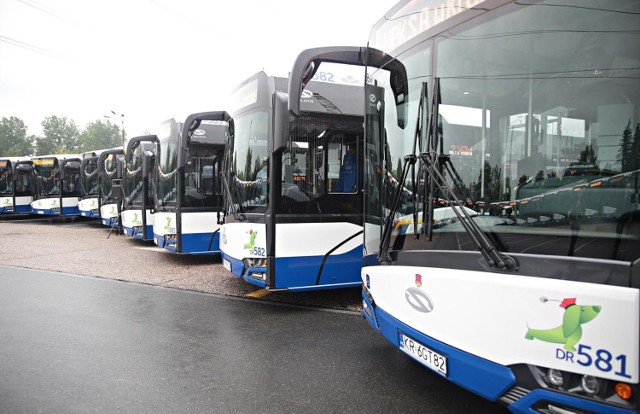 Przedstawiciele MPK SA w Krakowie i firmy Solaris Bus & Coach podpisali umowę na dostawę 18 autobusów przegubowych, z opcją zamówienia kolejnych trzech. Koszt dostawy to ponad 92 mln zł brutto.