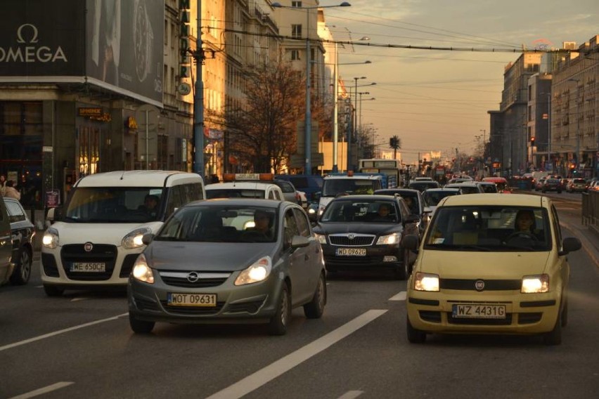 Abonament od latarni. Warszawa zapłaci ponad milion na...