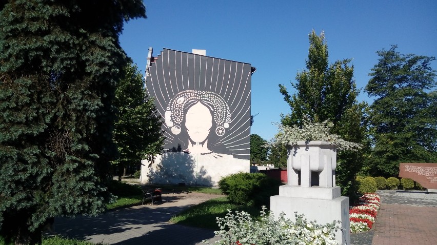 Mural z wizerunkiem księżniczki Anny Wazówny malowany jest w...