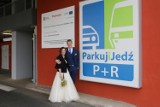 Nietypowy ślub w Warszawie. Ceremonia odbyła się... na parkingu!
