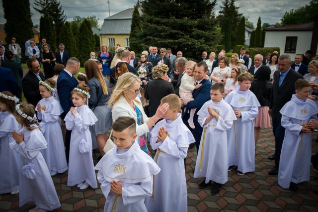 Dzieci z parafii Św. Wawrzyńca we Wielgiem przystąpiły już do sakramentu Pierwszej Komunii Świętej. Uroczystość odbyła się, ale zgodnie z reżimem sanitarnym.