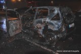 Pożar samochodu na parkingu byłego Tesco w Szczawnie - Zdroju. Ludzie zamykali okna ZDJĘCIA