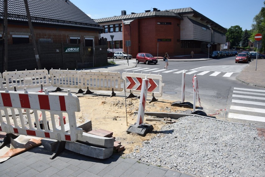 Rozkopane fragmenty ulic POW i Stodolnianej denerwują kierowców ZDJĘCIA