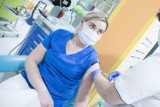 Szpital w Kaliszu rozpoczął szczepienia przeciw koronawirusowi. ZDJĘCIA