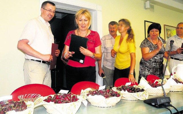 Przed degustatorami trudne zadanie - spróbować tyle czereśni