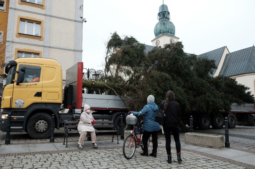 We wtorek 1.12 na człuchowskim rynku stanęła 15-metrowa...