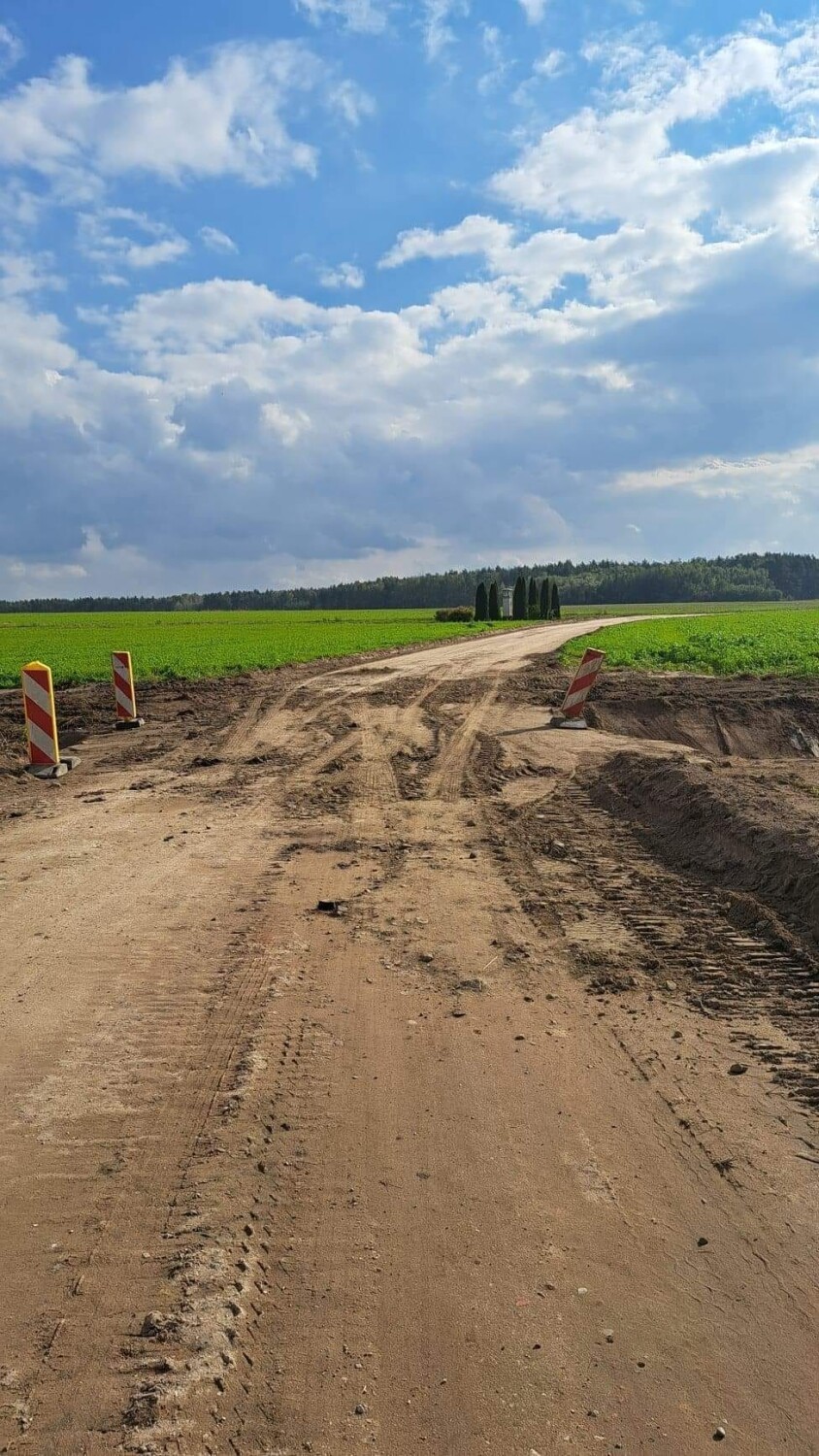 Budowa drogi pod Mieściskiem. Nowy asfalt na trasie z Mirkowic do Mirkowiczek jeszcze w tym roku