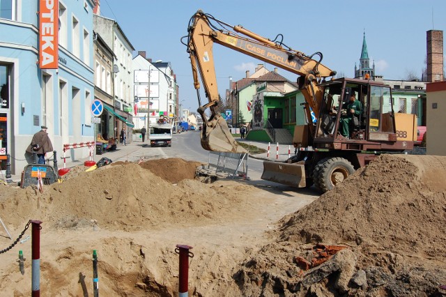 Poniemiecka kostka brukowa jest zrywana z remontowanych ulic