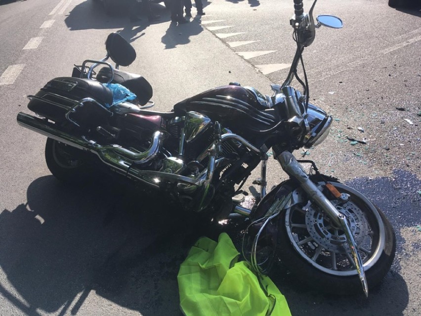 Zderzenie motocykla z samochodem osobowym w Otmuchowie