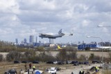 An-225 w Warszawie. Największy samolot transportowy świata wylądował na lotnisku Chopina. Przywiózł sprzęt medyczny