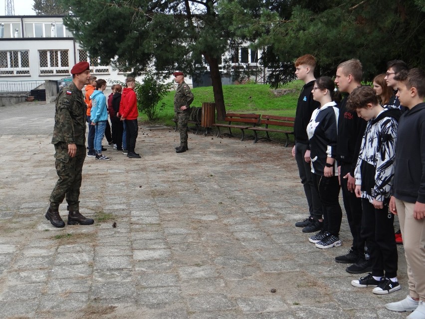 Szkolenie dla klas wojskowych w ZSDiOŚ („drzewniak”) w Radomsku. ZDJĘCIA