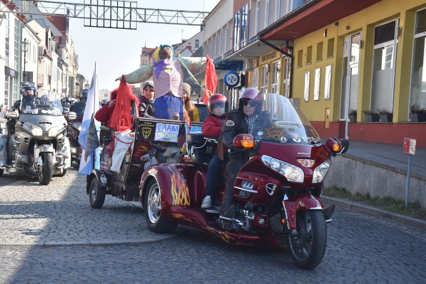 Wolsztyn: Motocykliści powitali wiosnę! Symbolicznie utopili Marzannę