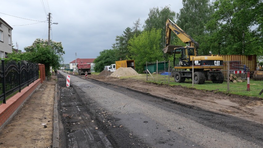 W Poddębicach ruszyła przebudowa ulicy Szkolnej. To kolejna inwestycja drogowa gminy w ostatnim czasie FOTO