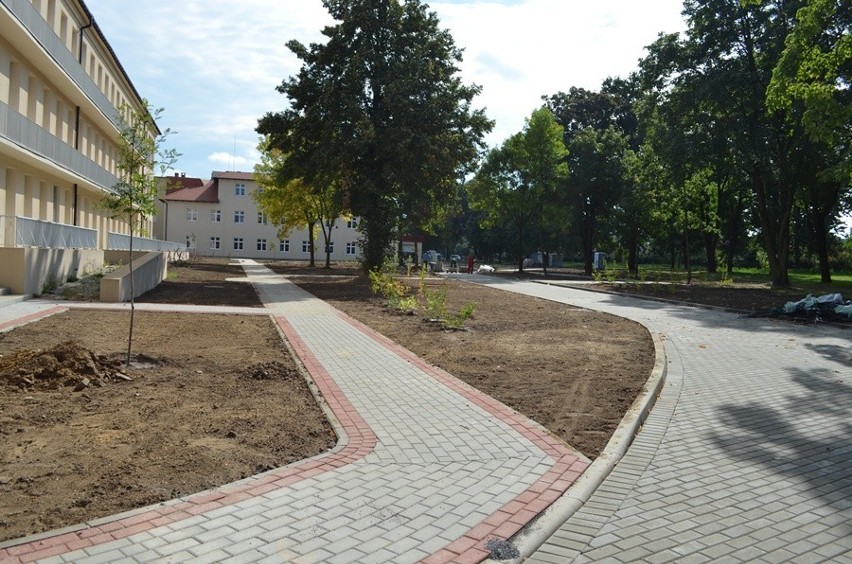 Szpital w Głogowie kończy prace przed budynkiem SOR-u