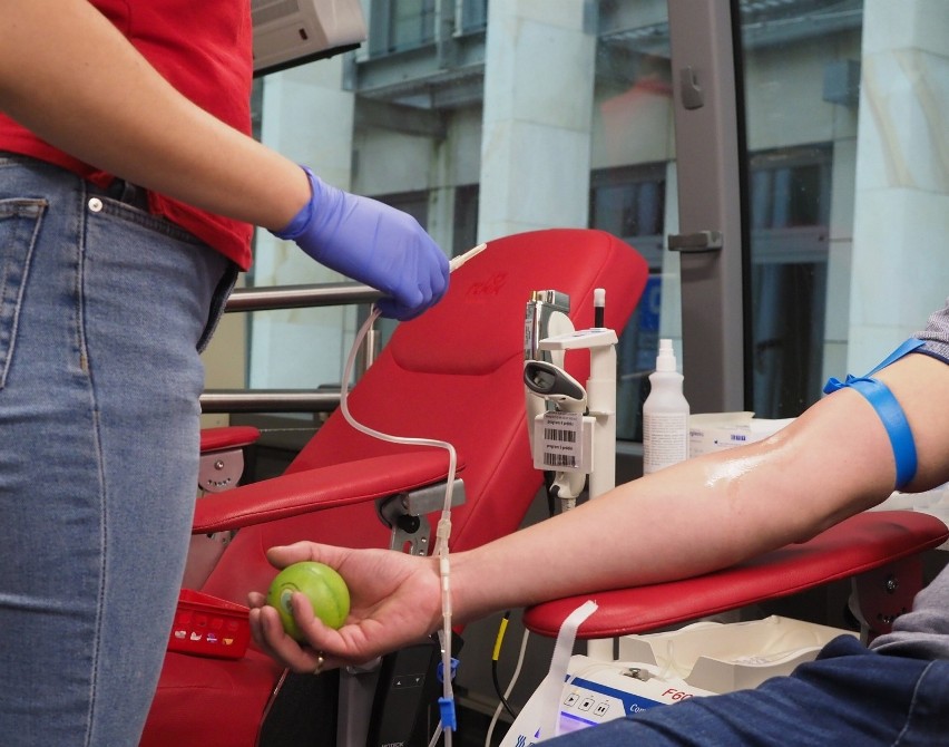 Przed Urzędem Marszałkowskim w Lublinie odbyła się akcja krwiodawstwa. Zobacz zdjęcia