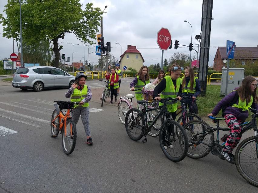 „Rowerowy Maj” w Szkole Podstawowej w Suchym Dębie. Rowerem do szkoły, rowerem na wycieczkę [ZDJĘCIA]