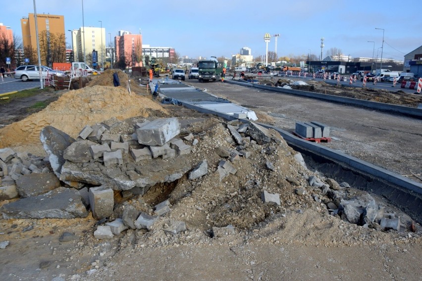 Przebudowa ulicy Domaszowskiej i skrzyżowania z Solidarności w Kielcach szybko się nie skończy. Zobacz zdjęcia