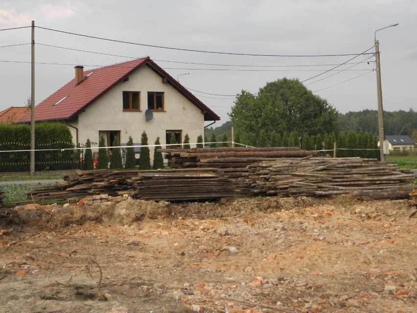 Stodoła w Baranowicach: Zniknął zrujnowany zabytek. Trafił do Chorzowa