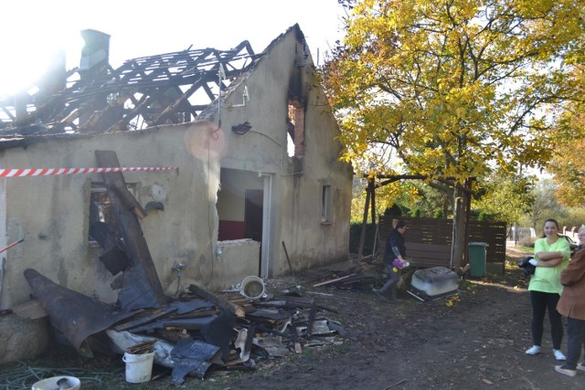 Ogień pojawił się po godz. 5. - Szczęście że Zosia, moja córka, obudziła się - mówi pani Maria