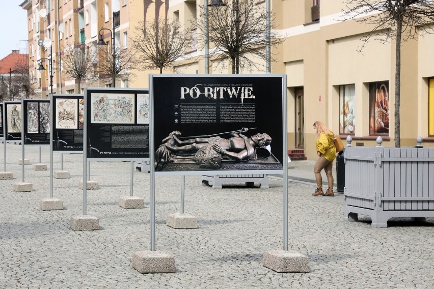 Plenerowa wystawa w Rynku z okazji 780 rocznicy Bitwy pod Legnicą