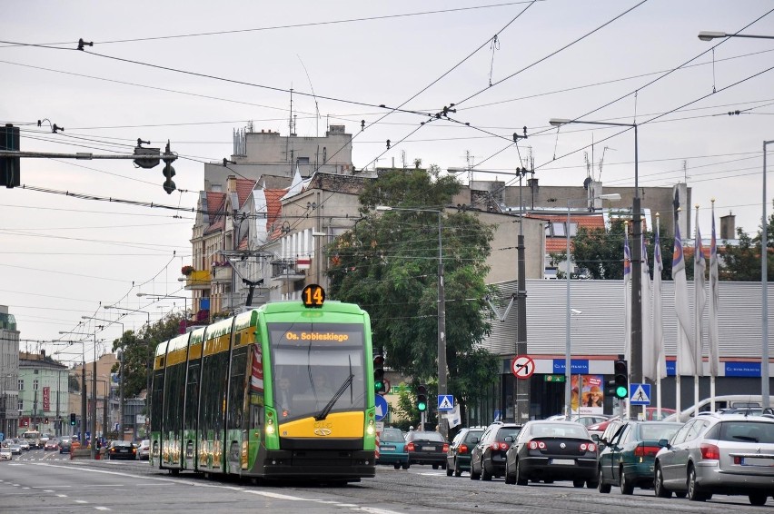 Zielono-żółty tramwaj Tramino wozi już w Poznaniu pasażerów...