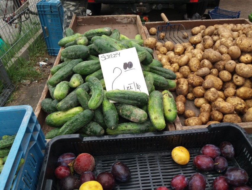 Sprawdzamy ceny owoców i warzyw na targowisku w Radomsku....