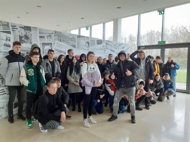 Redakcję „Dziennika Zachodniego” i drukarnię Polska Press w Sosnowcu odwiedzili uczniowie technikum z Bielska-Białej