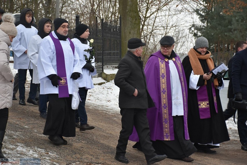 Tak w Rużu, gmina Zbójno, przebiegał pogrzeb Jana Polaka,...