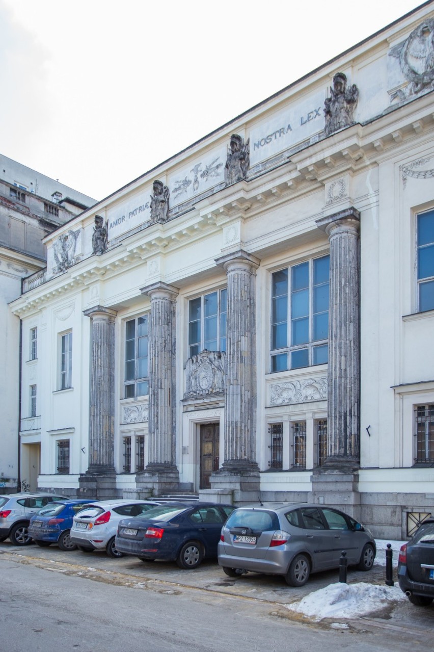 Zabytkowa Biblioteka Ordynacji Krasińskich nadal opuszczona....